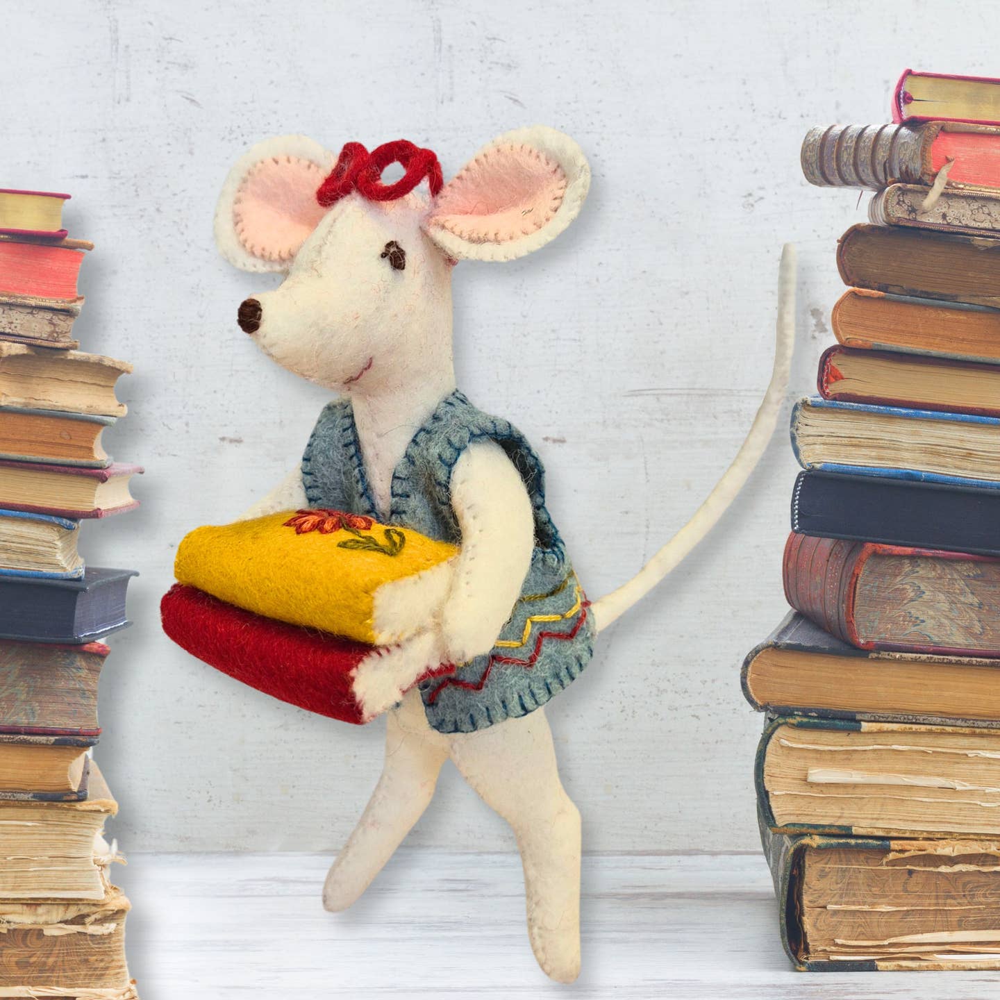 Corinne Lapierre - Little Mouse, the Librarian Felt Craft Mini Kit